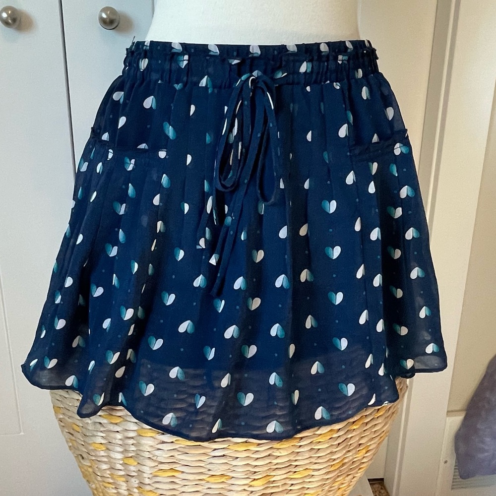 2/30$ 🛍️ American eagle heart print skirt